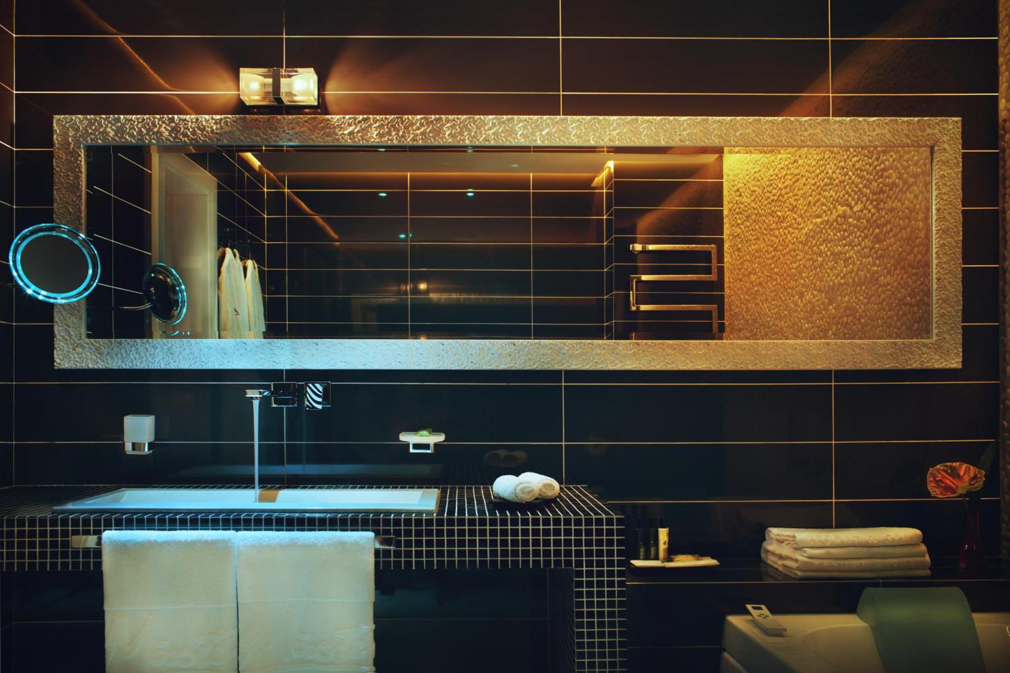Mirotel Resort&Spa Truskavec' Esterno foto Bathroom tiles