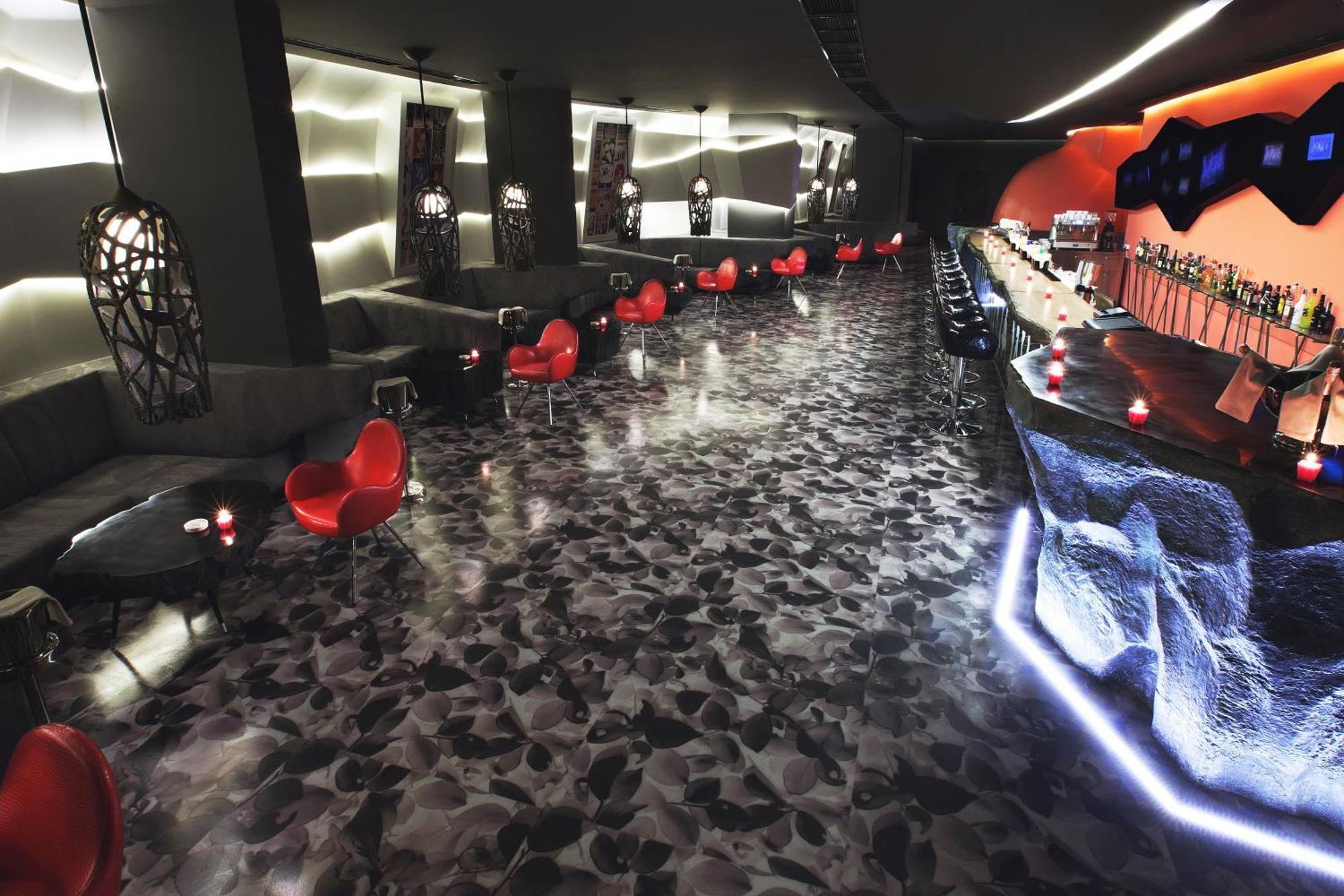 Mirotel Resort&Spa Truskavec' Esterno foto The interior of the nightclub