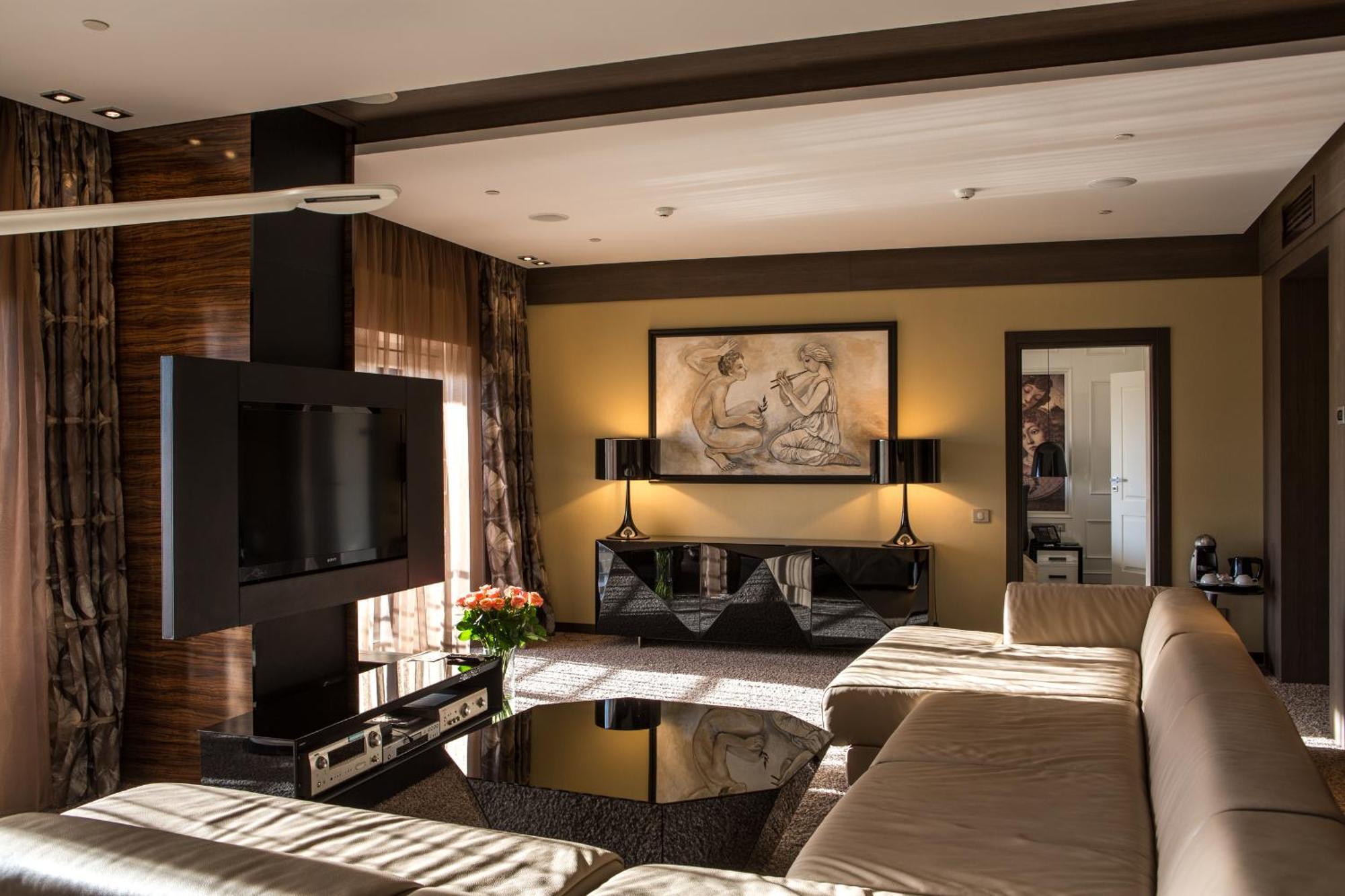 Mirotel Resort&Spa Truskavec' Camera foto Interior of a suite at the Mandarin Oriental, Munich