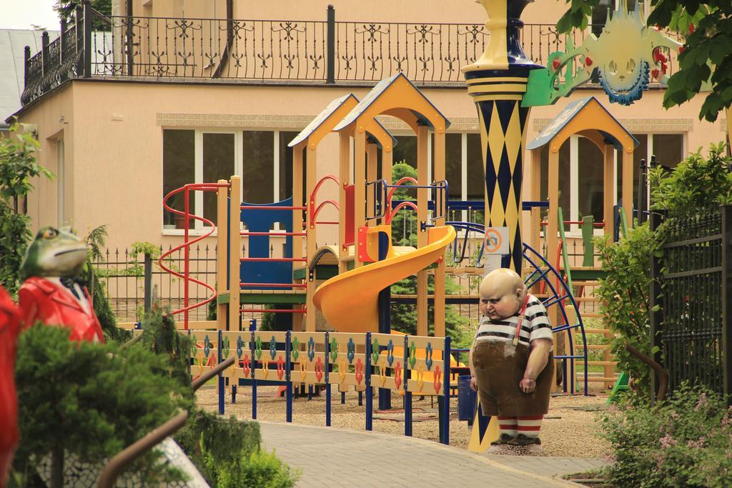 Mirotel Resort&Spa Truskavec' Esterno foto Playground in Prague
